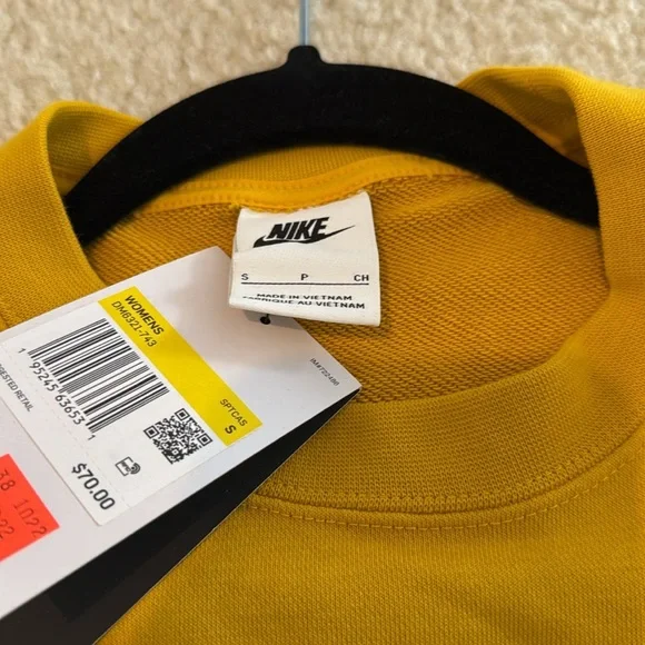 Nike Top - Picture 4 of 7